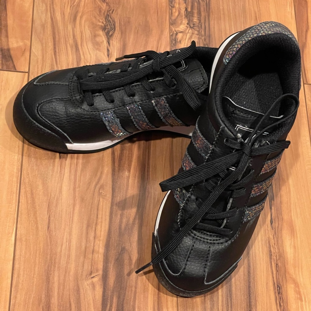 Girl’s black adidas Samoa sneakers- size US 2 or EU 33 1/2